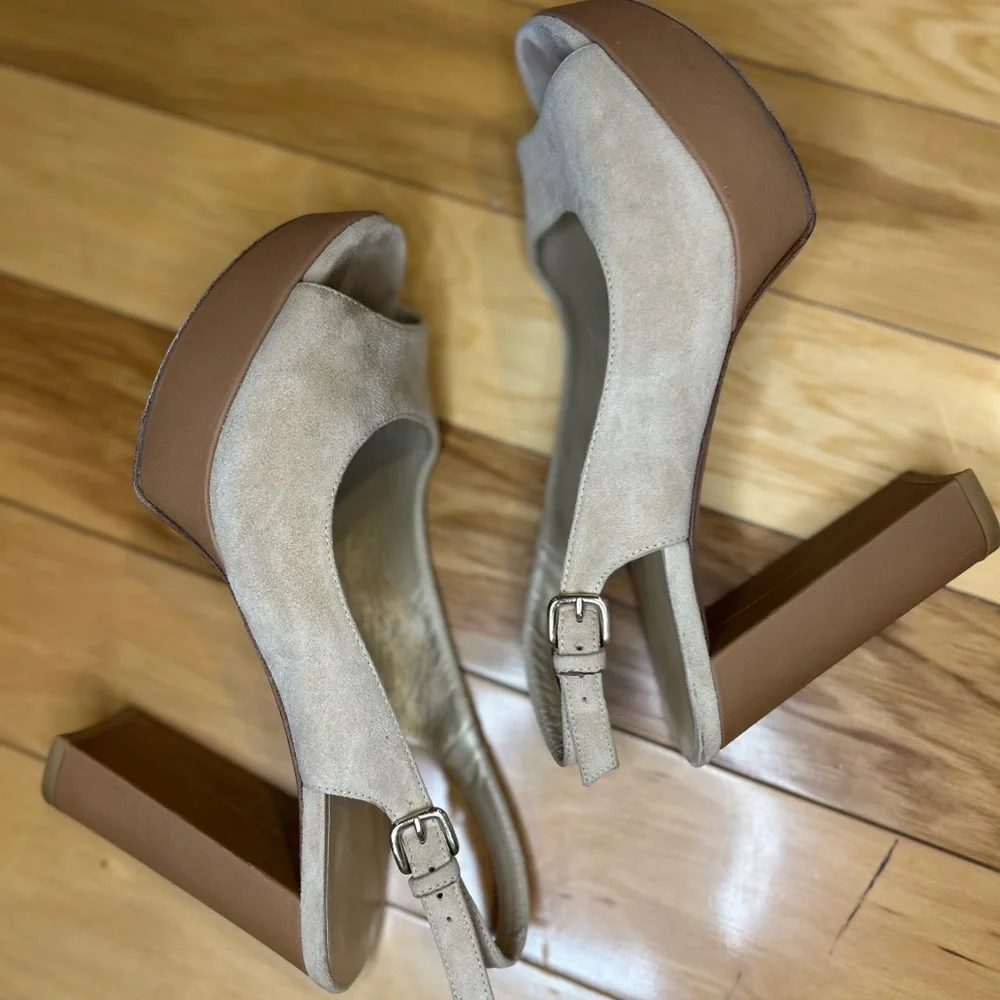 Stuart Weitzman luxurious pair